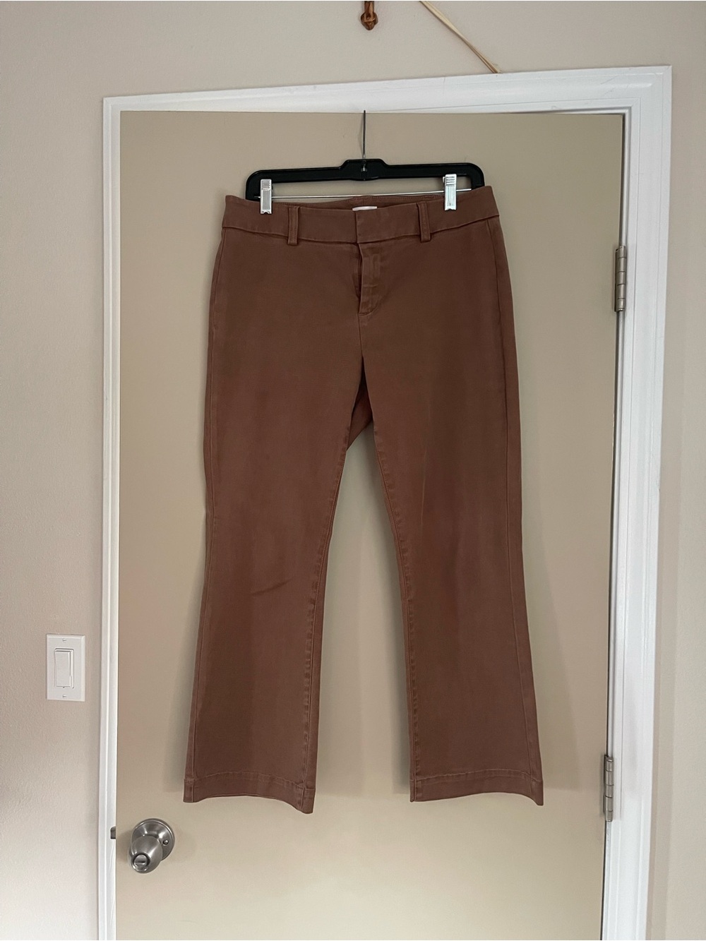 ecru cognac-colored cropped trousers 8